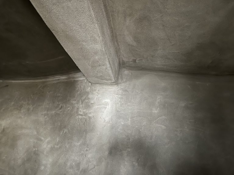 Grey finish across the soffit and projecting beam where they meet the wall. Grey finish across the soffit and projecting beam where they meet the wall.